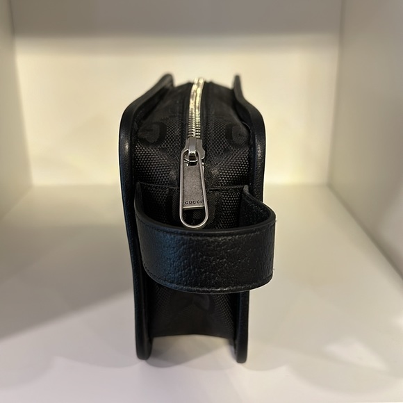 Gucci toiletry case - used in great shape - Picture 2 of 5